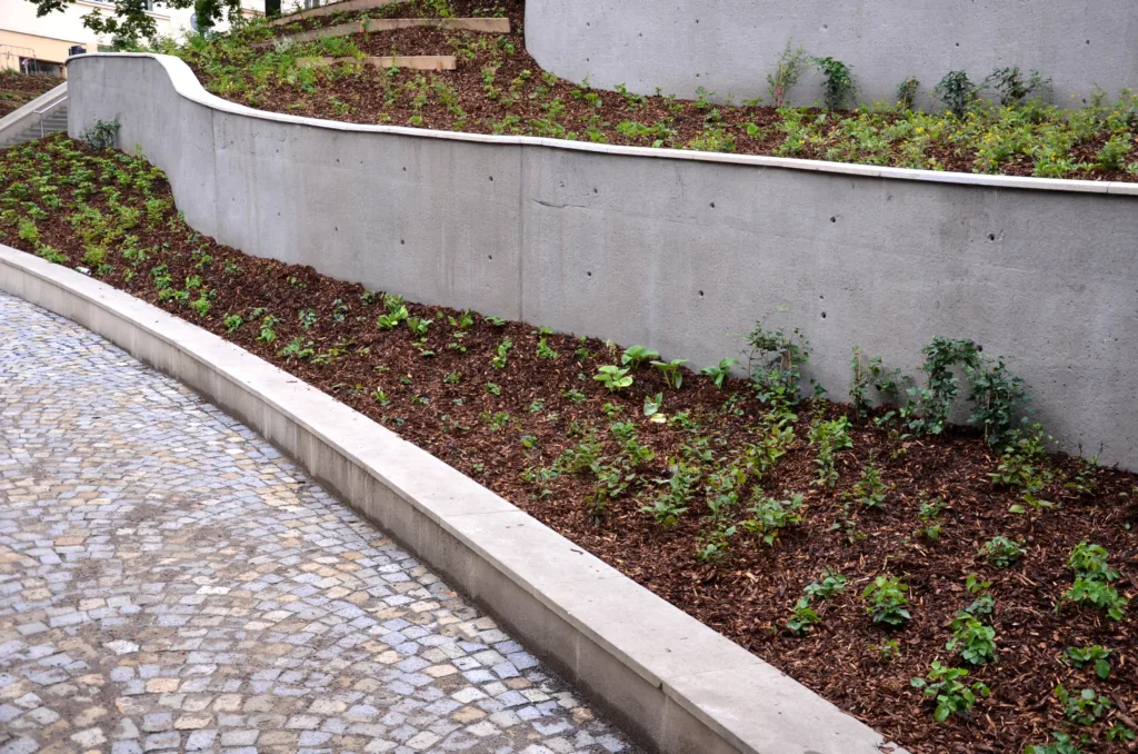 How Aggregates are Used in Retaining Walls for Strength and Aesthetics