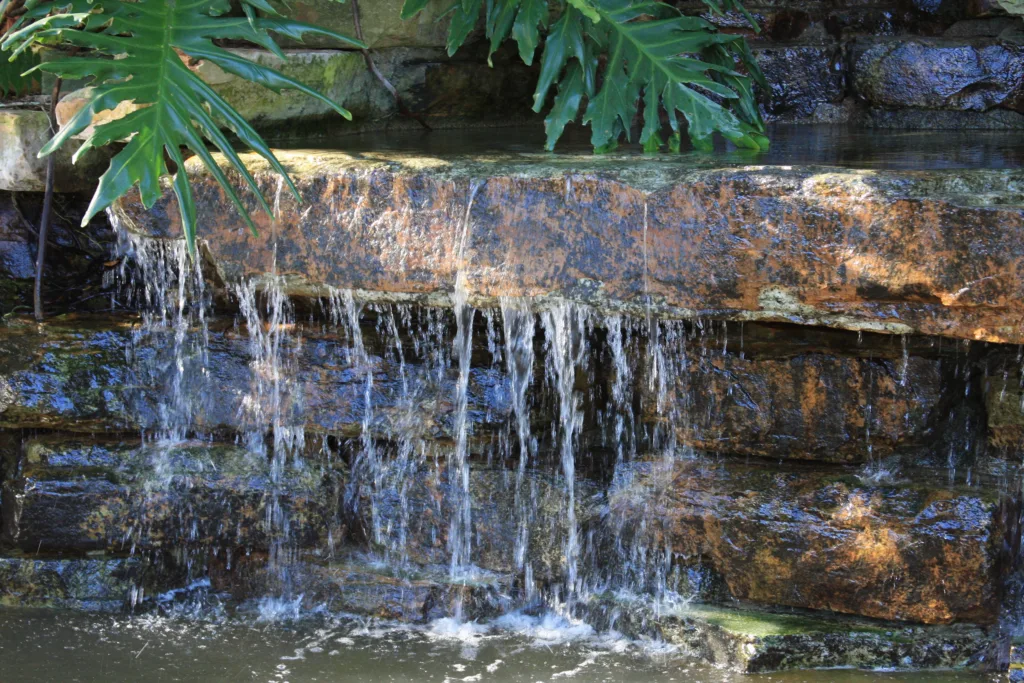 Using Aggregates In Water Features For A Polished, Natural Look Water Feature